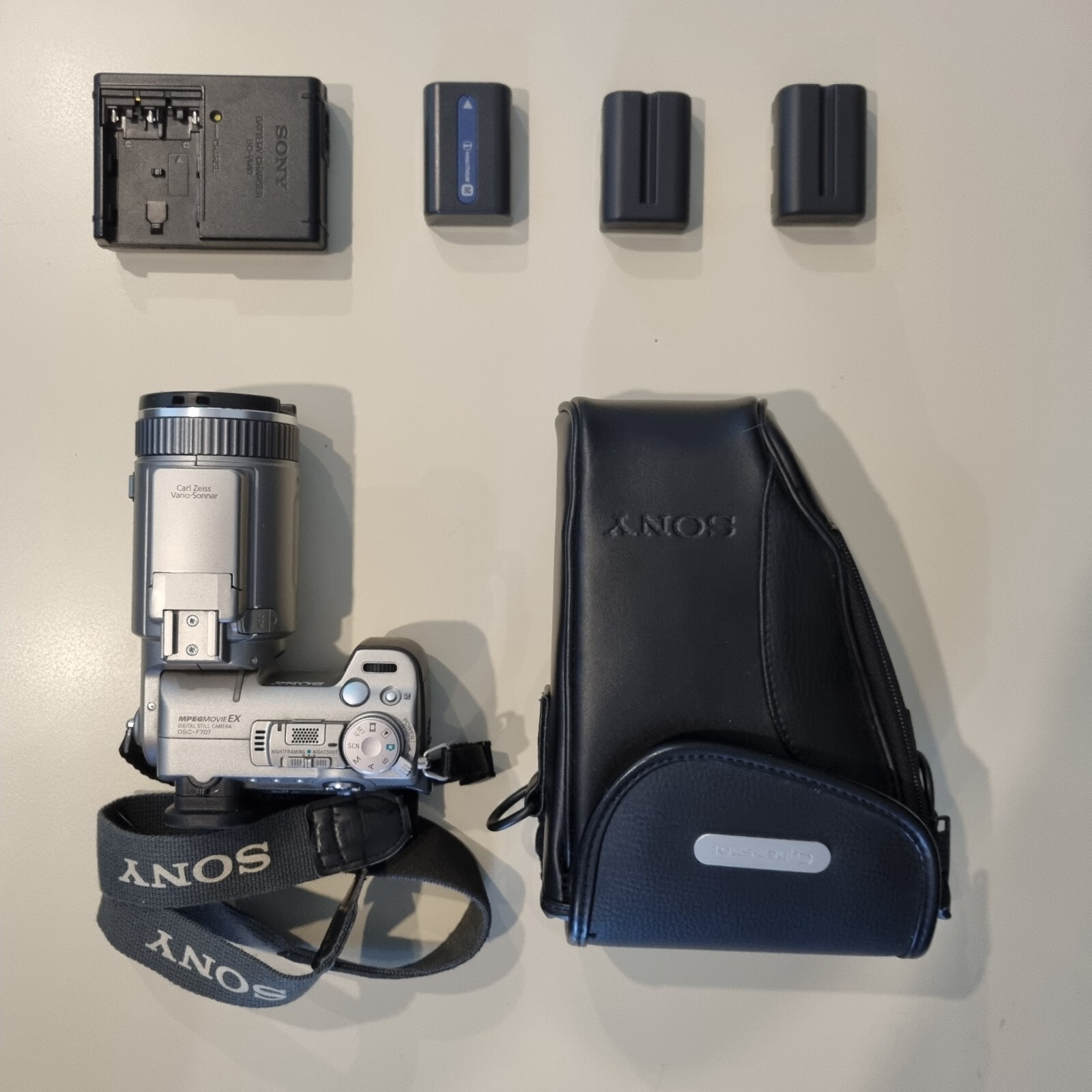 Sony DSCF707 Cyber-shot 5MP Digital Camera Working Tested!