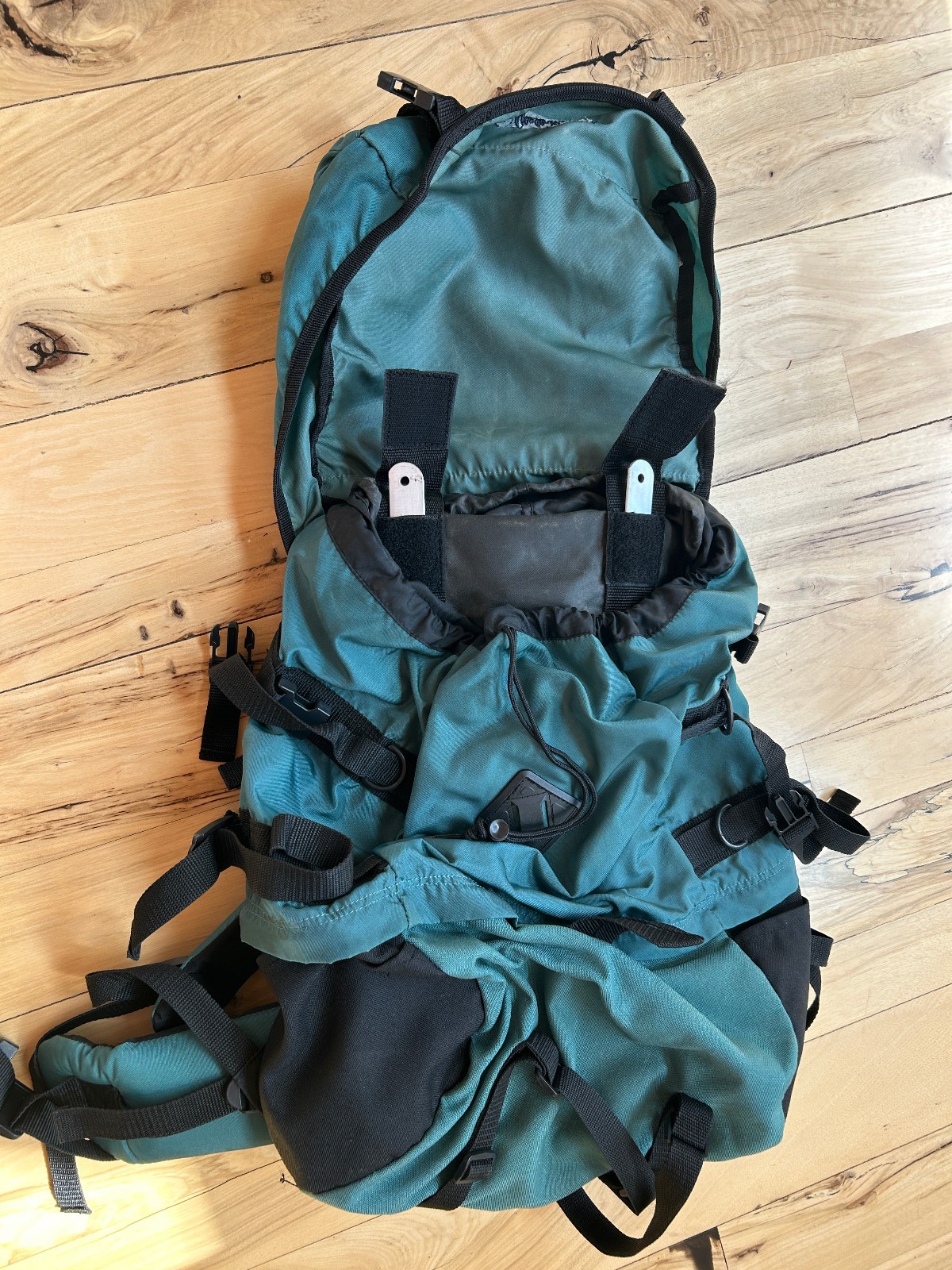 Vintage Gander Mountain Hiking Backpack - Internal Frame - Green