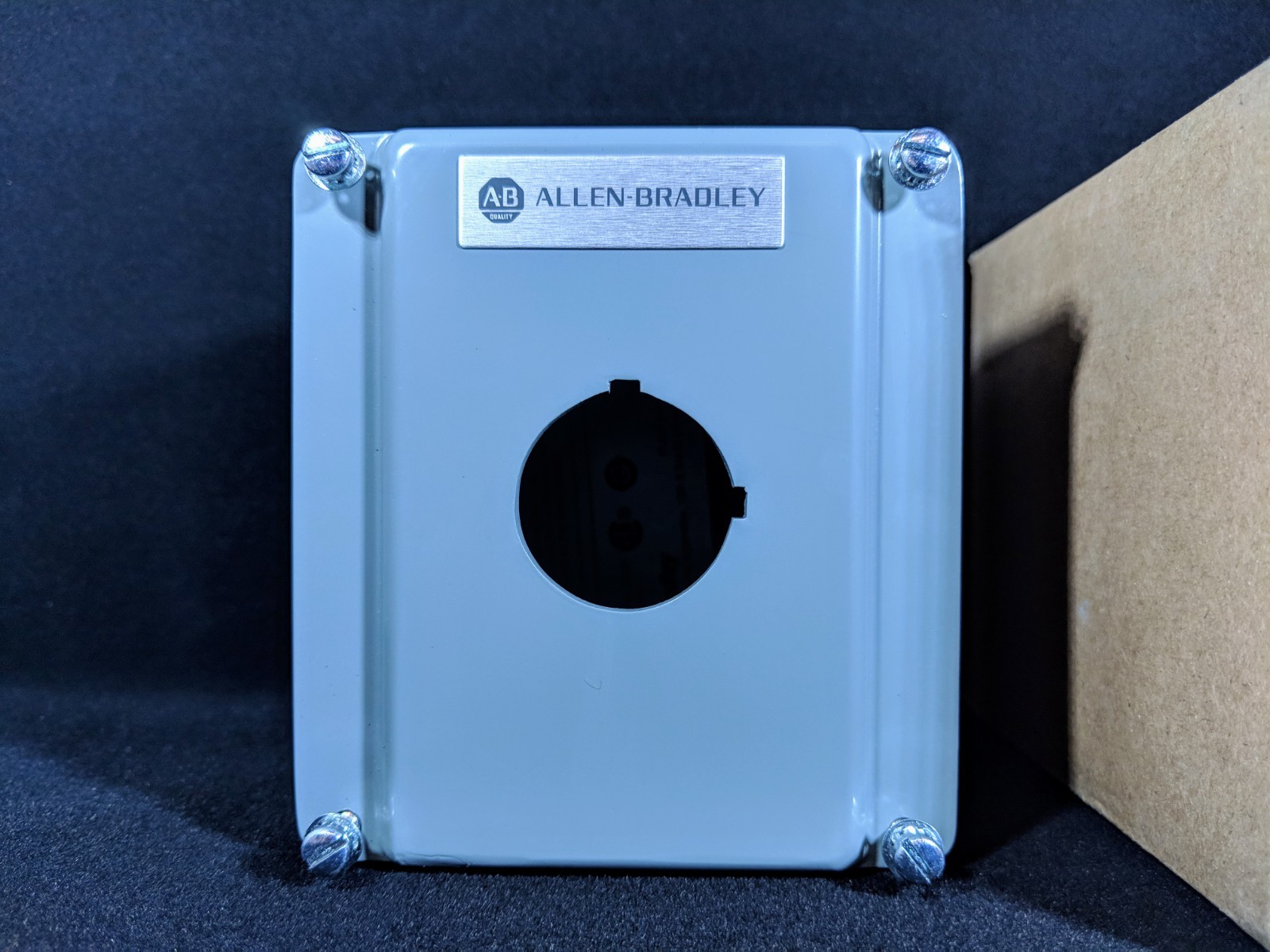 ALLEN BRADLEY 800T-1TZ Push Button Enclosure