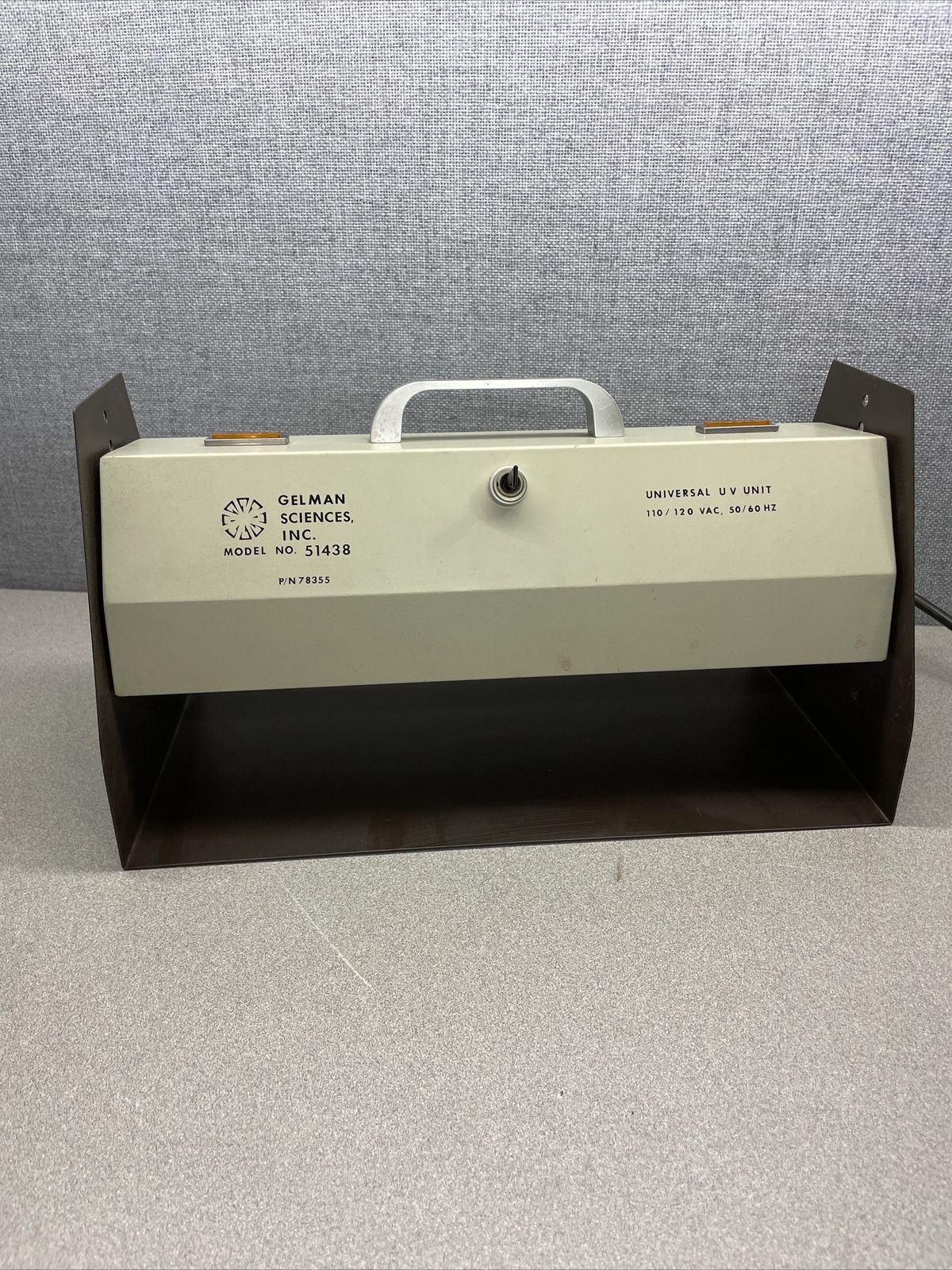 Gelman Sciences Inc. 51438 Universal UV Unit P/N 78355 - Powers On