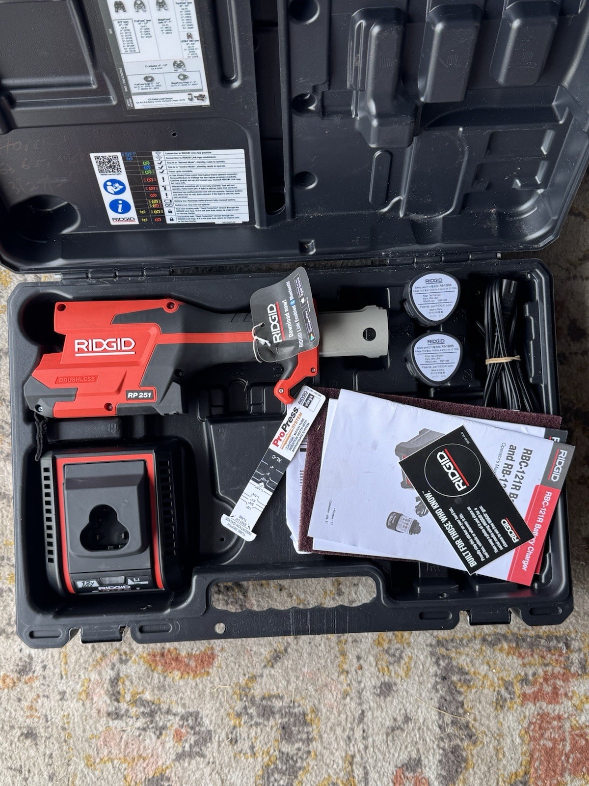 RP 251 Press Tool Kit 2 Batteries Charger Case. No Jaws