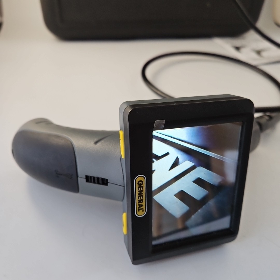 General - Camera Borescope 3.5 In. Screen & 9mm Probe DCS300-09