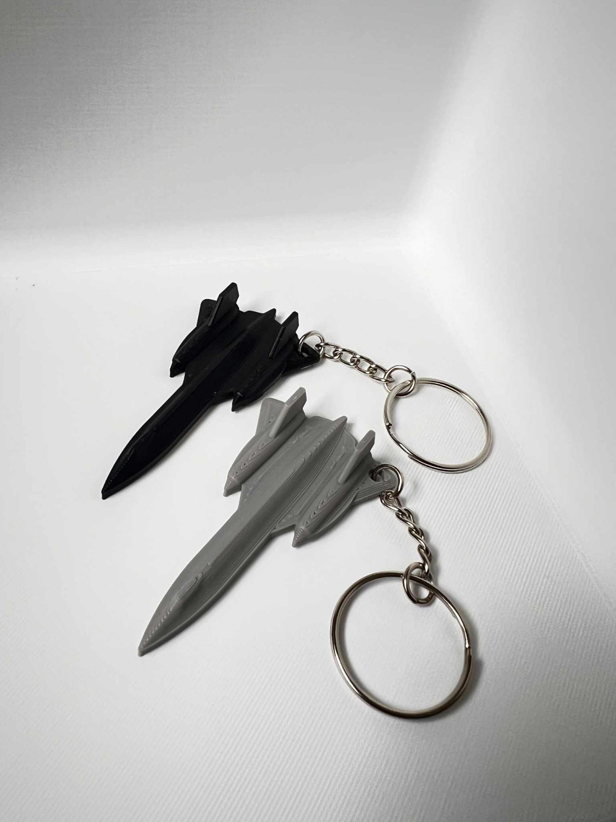 SR-71 Blackbird Keychain - Perfect Gift for Pilot or Aviation Enthusiast