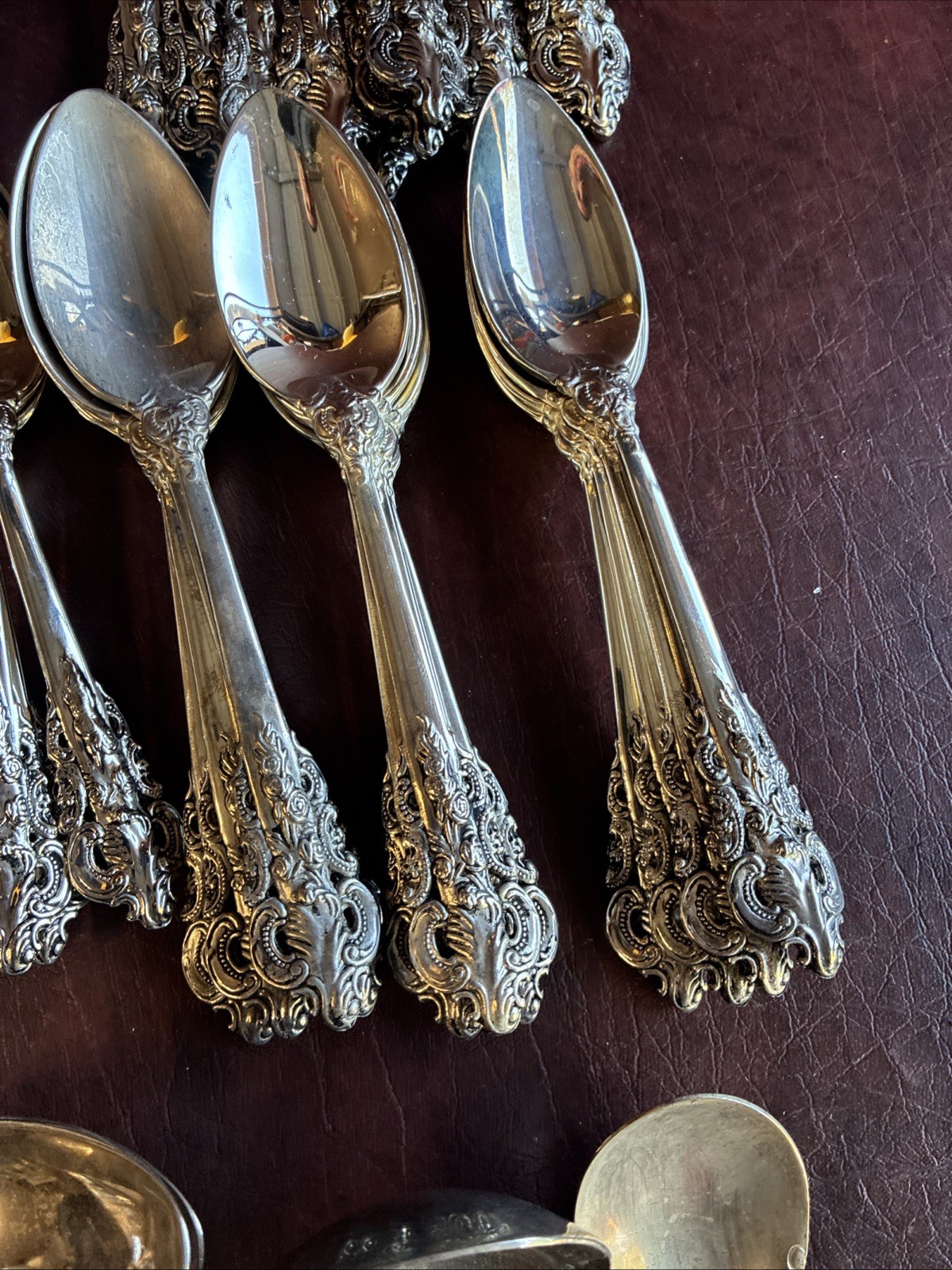 Baroque By Godinger 91 Piece Silver Plated Flatware Set