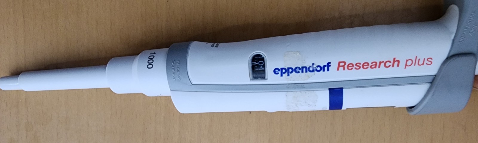 Eppendorf Research® plus Pipette, fixed volume single-channel, volume 1000 μL