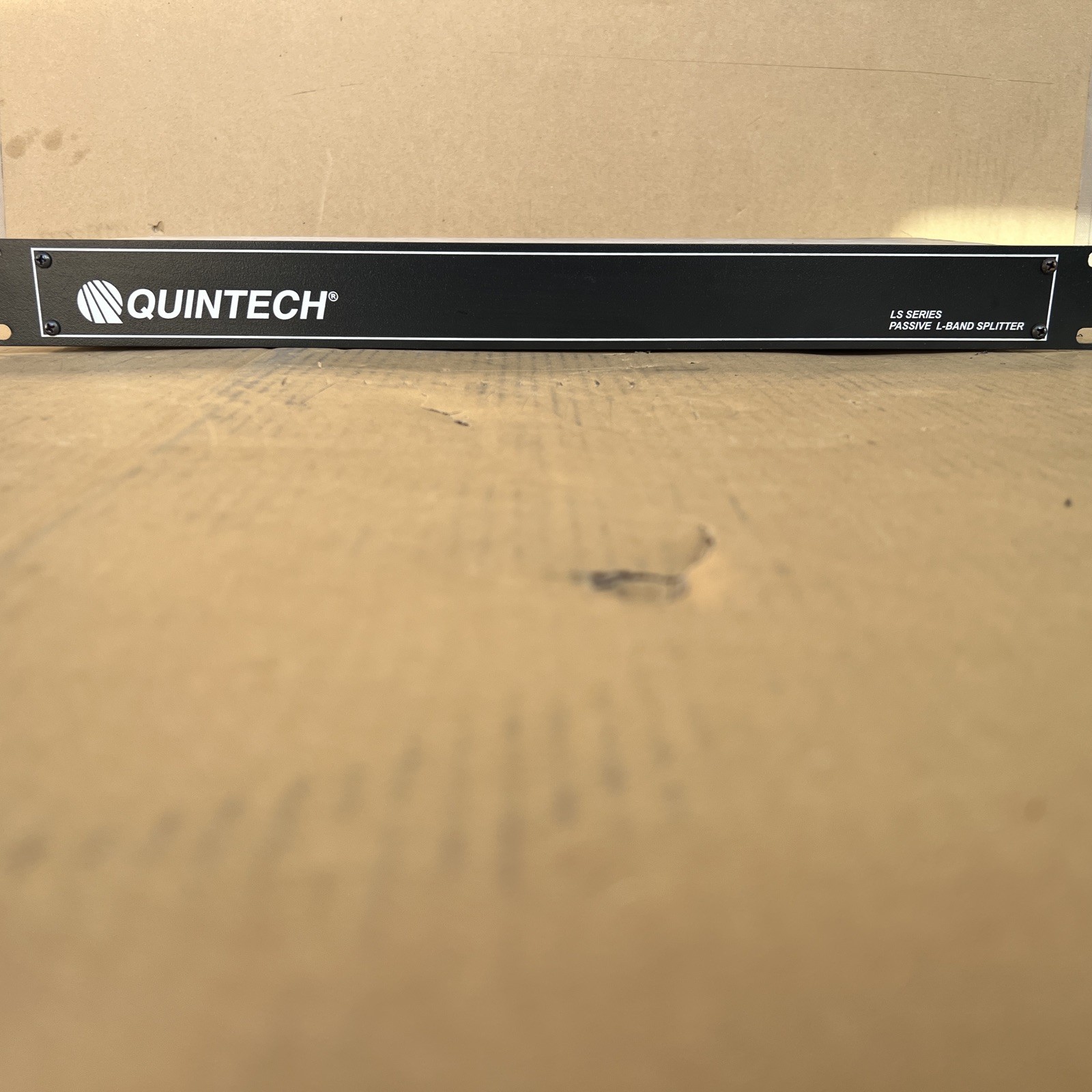 Quintech LS16 2150P LS Series LS162150A1FVA000 16 Output Passive L-Band Splitter