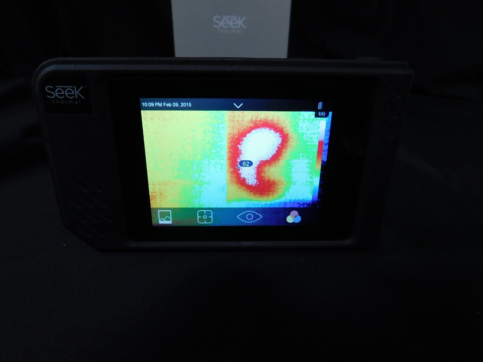 Seek Thermal SQ-AAA Battery Powered Handheld Thermal Imaging Camera (EB44)
