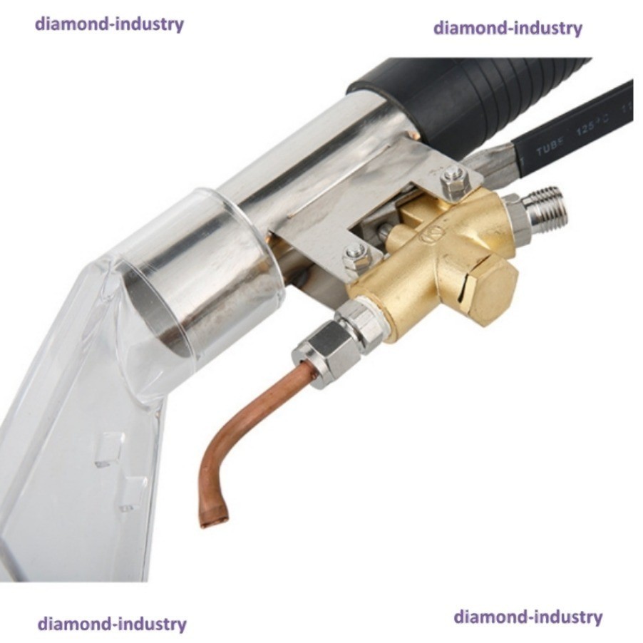 Automobile interior dusting and water spraying manual tool