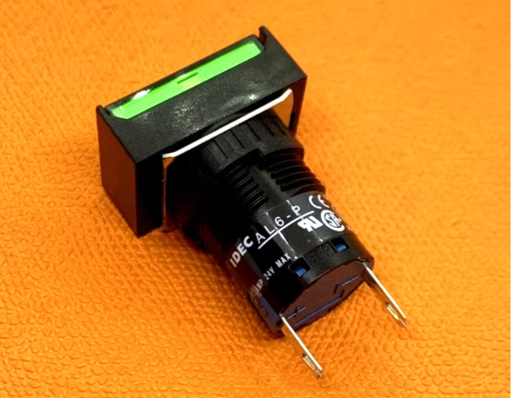 1PC New IDEC 2 pin rectangular indicator 16mm 24V AL6H-P4RC #LL