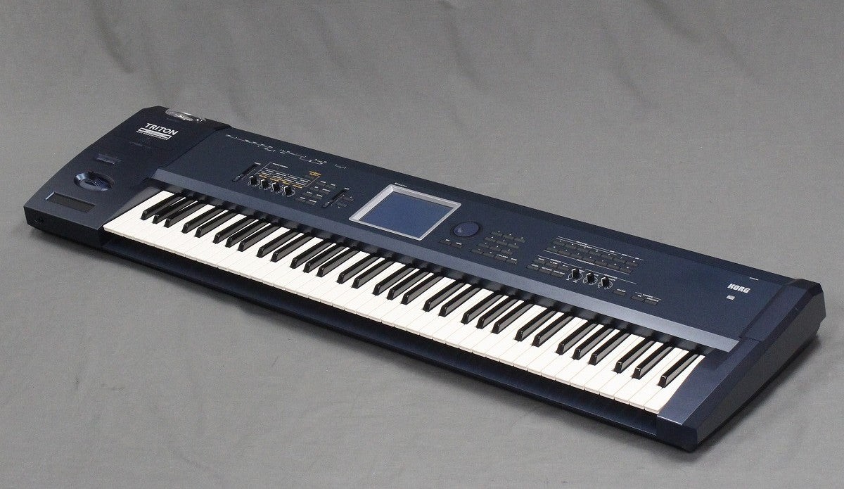 KORG TRITON EXTREME 76 Used