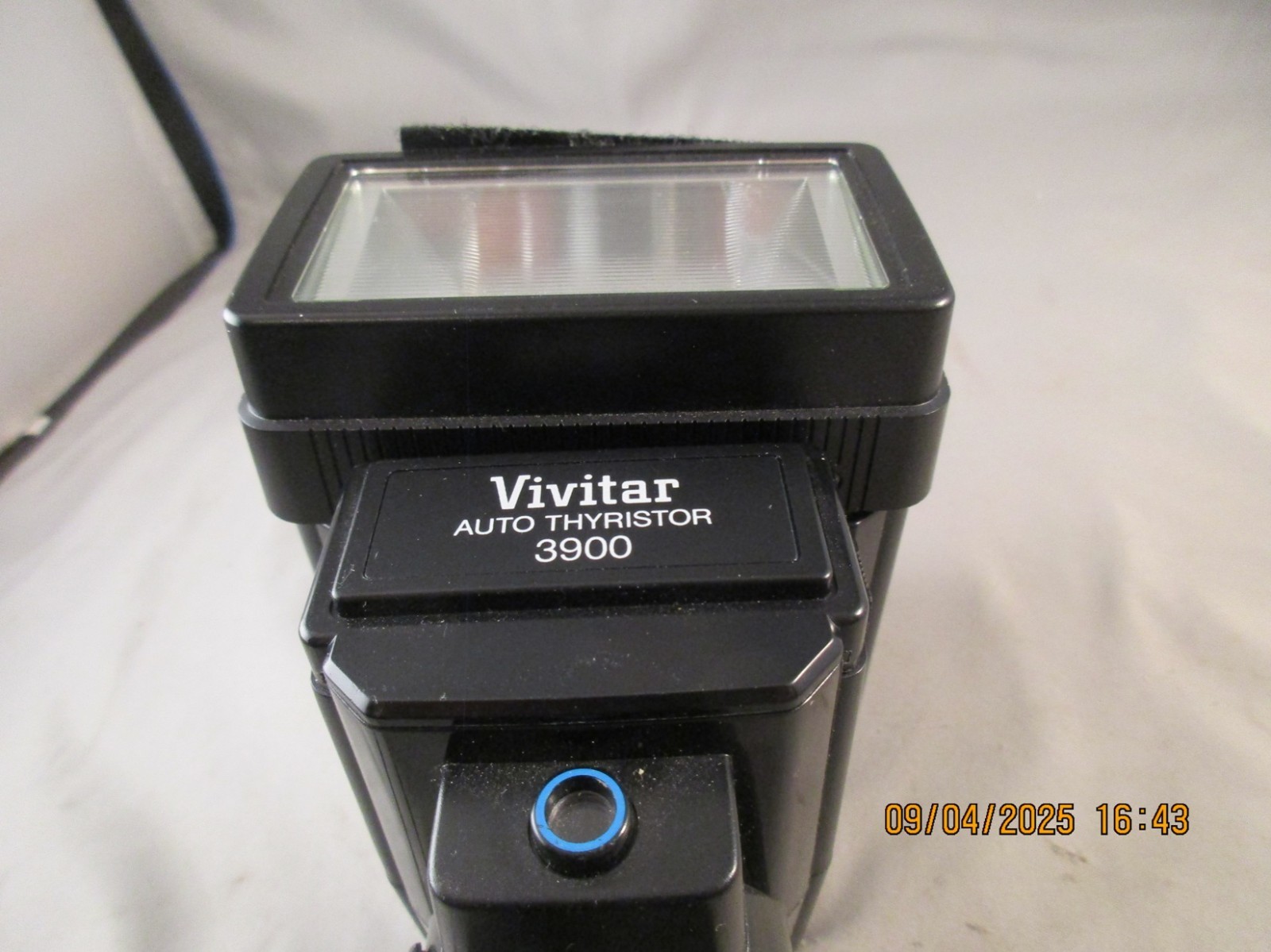 Vivitar 3900 Auto Thyristor Flash w/bracket, cable & block used good condition