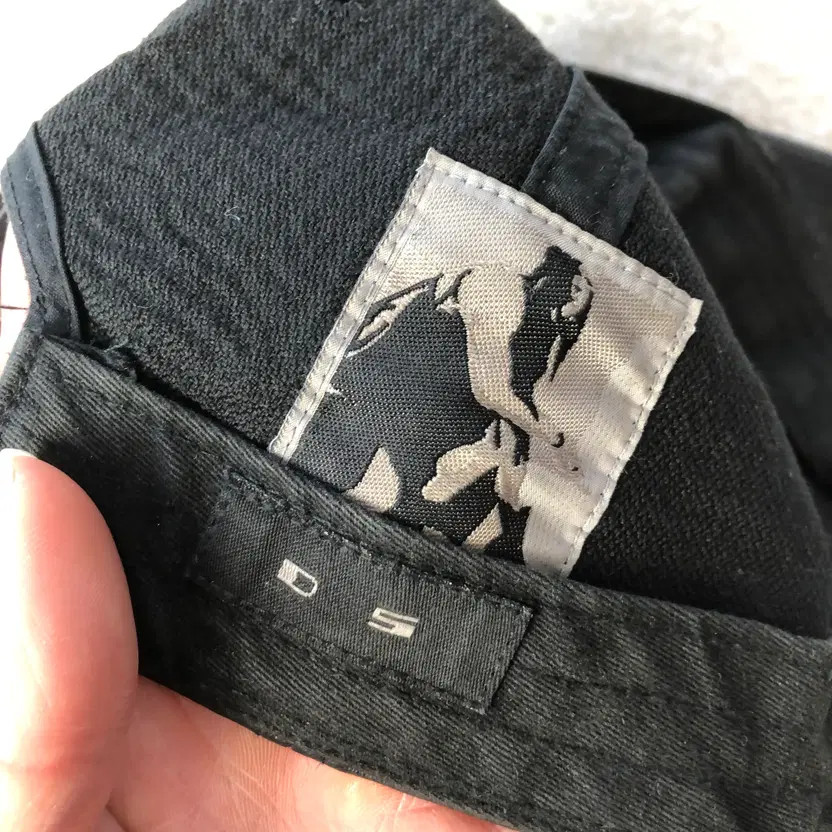 Ozzie Kangjin Young Dark Shadow Leather Baseball Cap