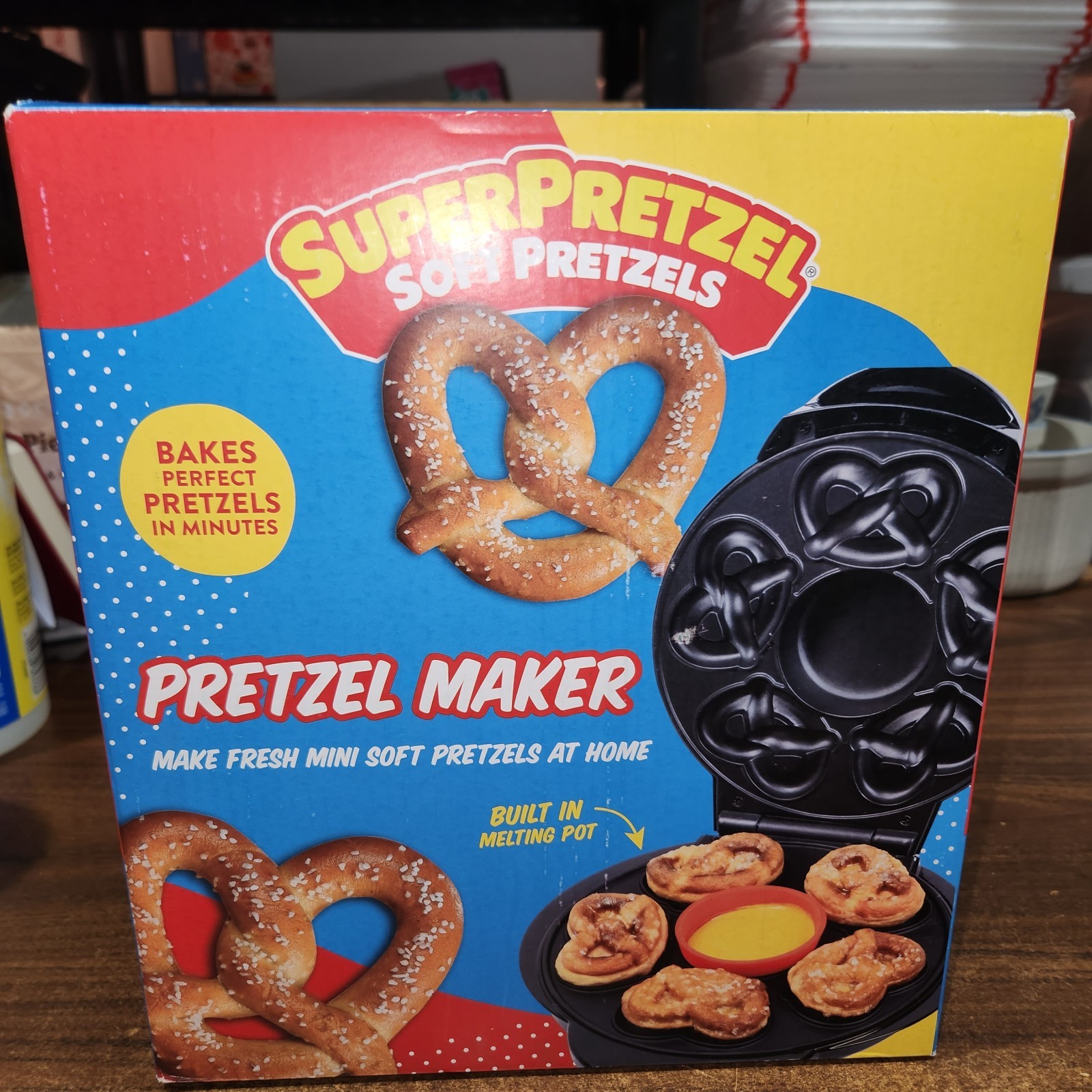 SUPER PRETZEL Soft Pretzel MAKER With Cheese Warmer | BRAND NEW Great 4 Parties