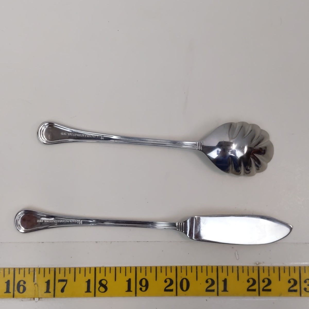 J A Henckels International 1810 Stainless Fish Knife Shell Spoon Serving Set