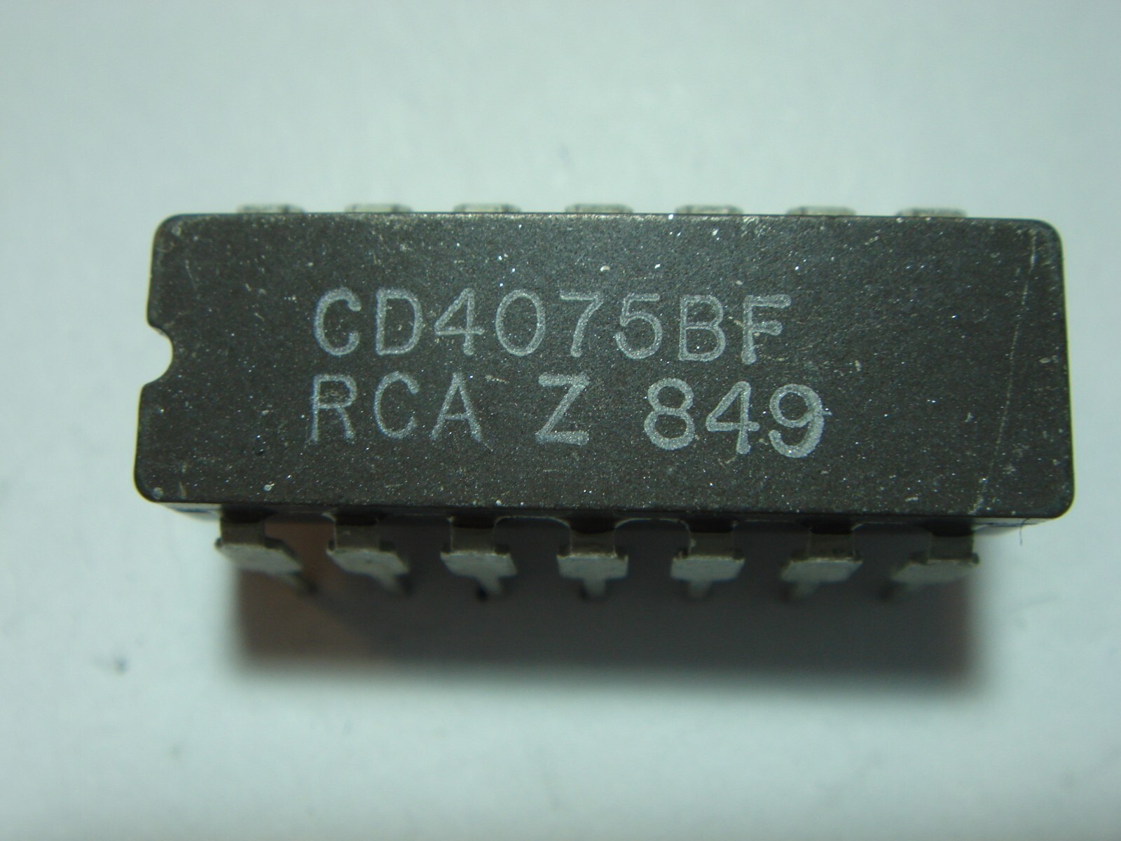 CD4075 CMOS DIL #1-672