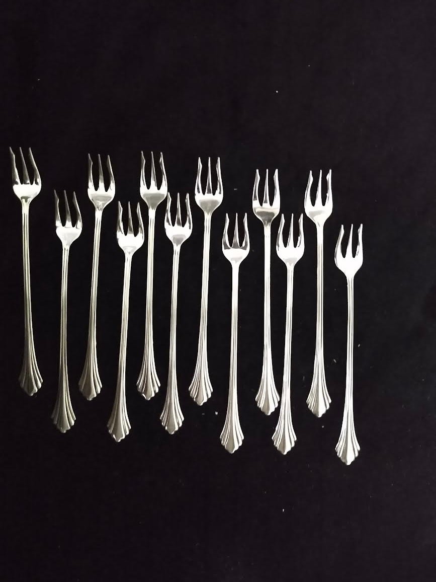 Oneida Deluxe Rembrandt Cocktail Forks (12)