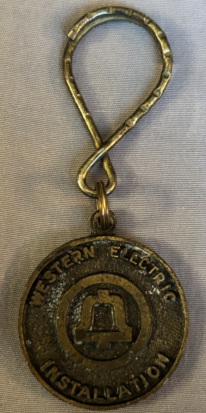 VTG WESTERN ELECTRIC INSTALLATION 1869-1996 COIN KEY CHAIN MANHATTAN, NYC