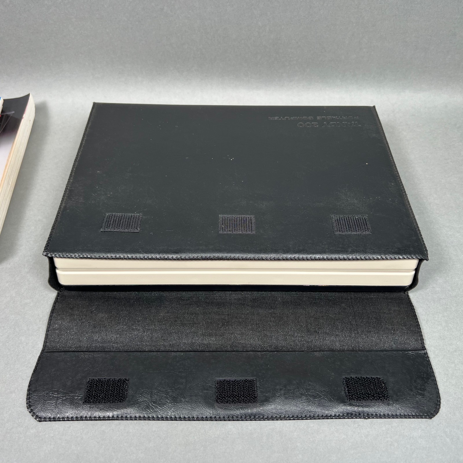 Tandy 200 Portable Computer, Power Adapter, Case, Book, Owner's Manuals WORKING