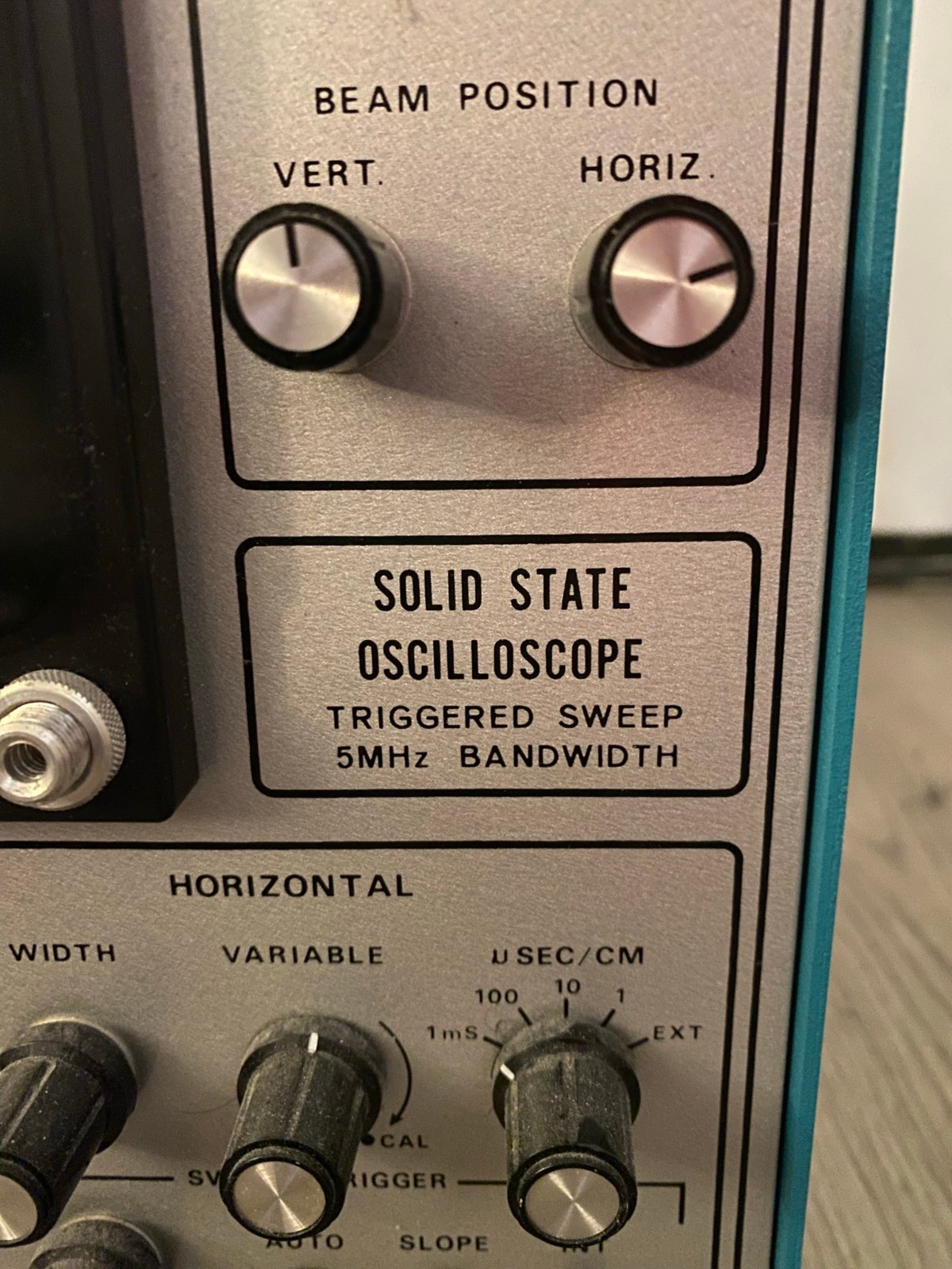 Bell & Howell Schools Solid-State Oscilloscope (5MHz Triggered Sweep) + manual