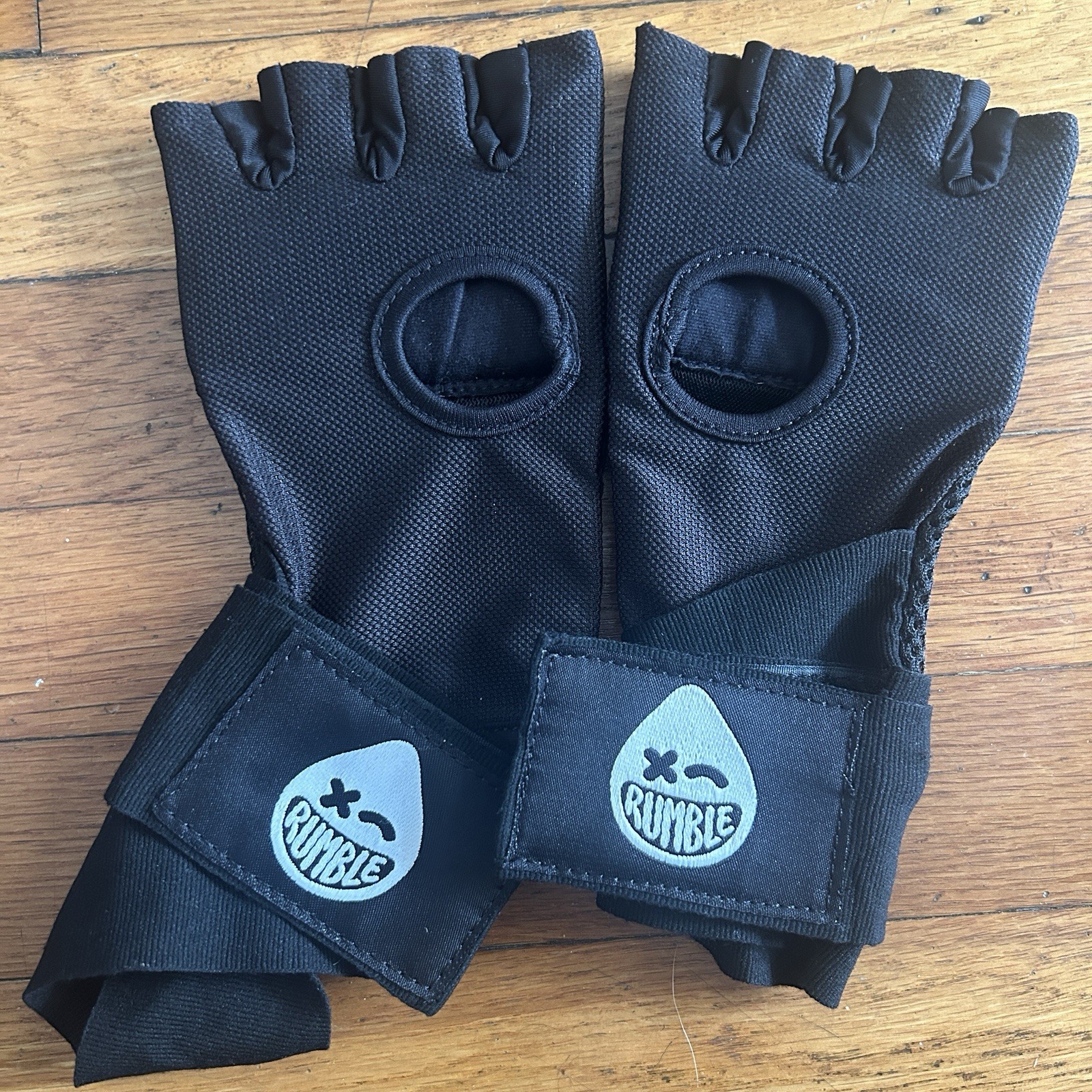 Rumble Shadow Boxing Gloves Size S/M Quick Hand Wraps Black Adult Small / Medium