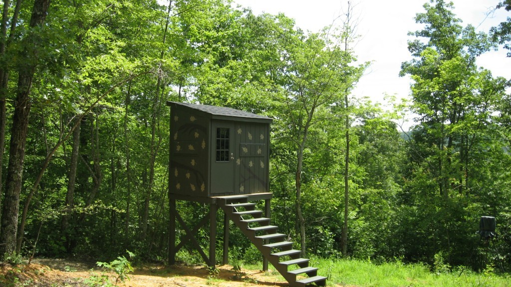 DEER BLIND PLANS 56 PAGE MANUAL WITH DRAWINGS AND PICTURES.