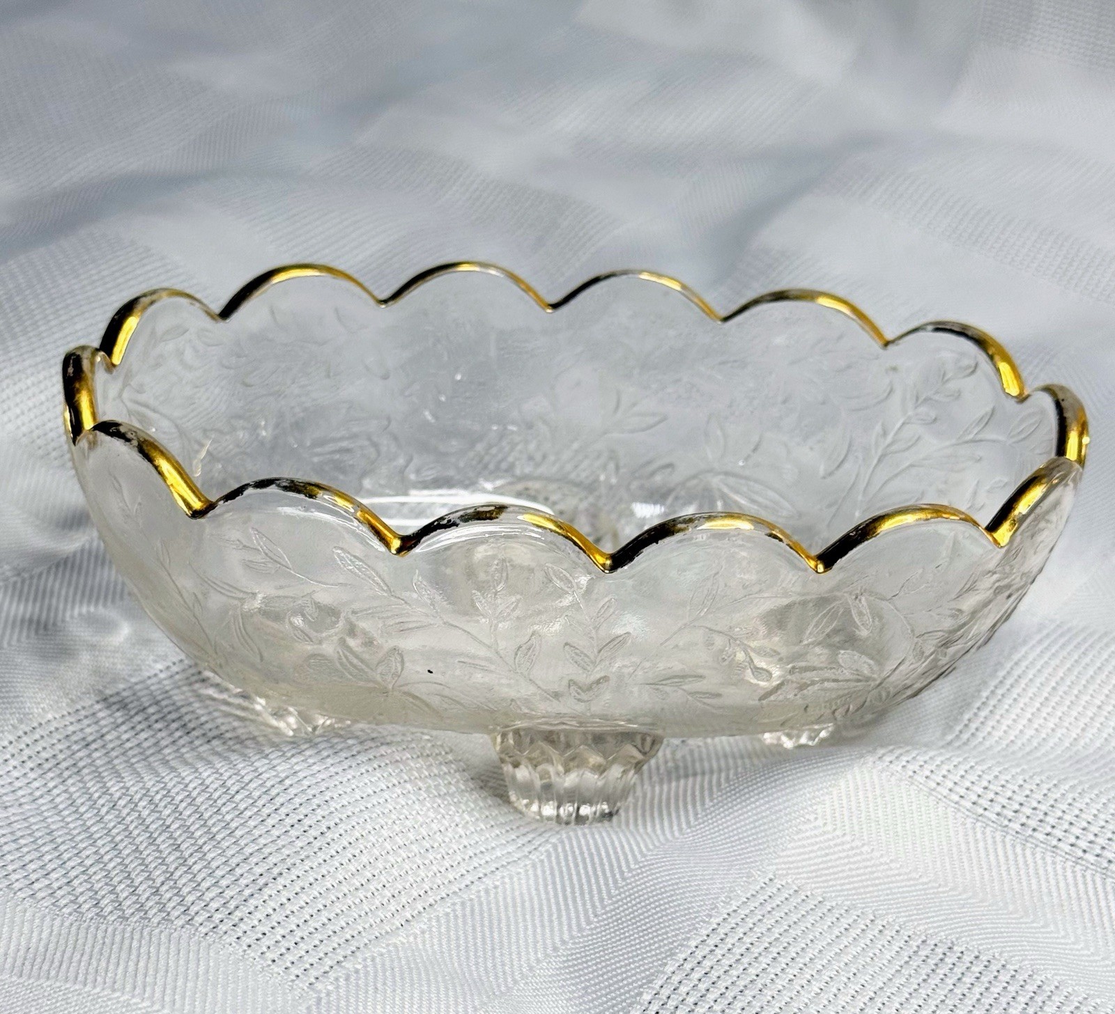 Vtg JEANNETTE LOUISA CLEAR FOOTED CANDY DISH EMBOSSED FLORAL GLASS GOLD TRIM A3-