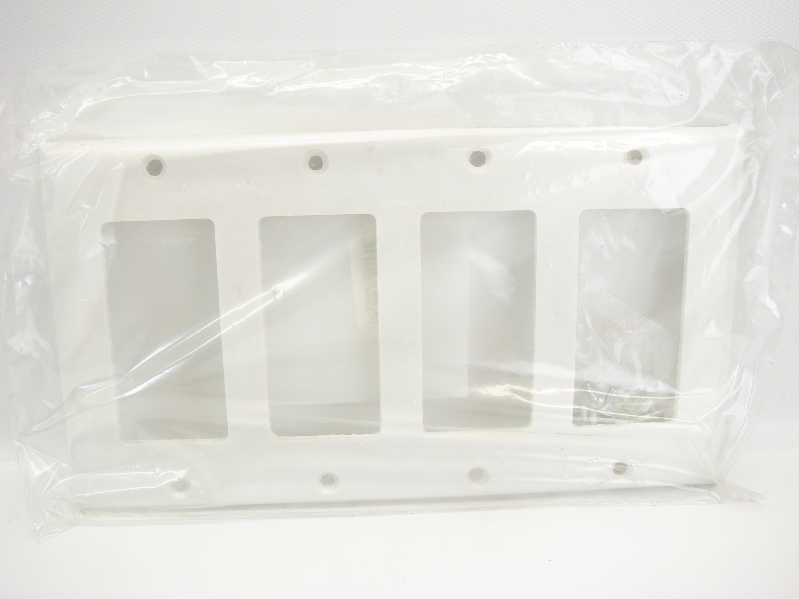 NEW Cooper 2164W Four Gang White Decorator Thermoset Wall Plate (T38)