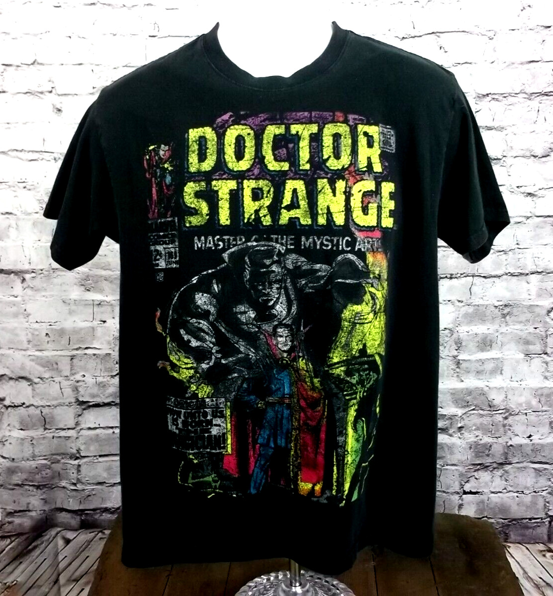 Officially licensed DOCTOR STRANGE comic book superhero MARVEL T-SHIRT Medium M