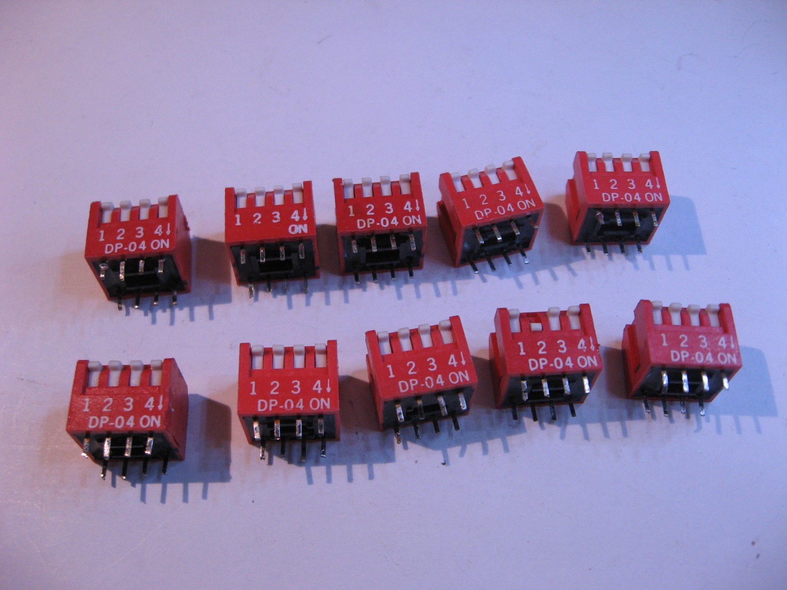 DIP Switch 4 Position Through Hole Mount Right Angle DP-04 Used PCB Pulls Qty 10
