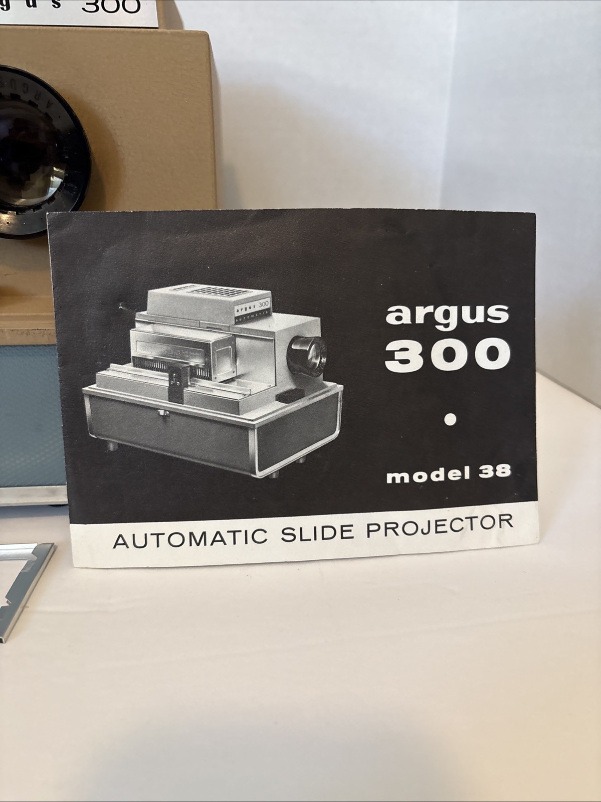 Vintage Argus 300 Model 38 Automatic Slide Projector with Carrying Case