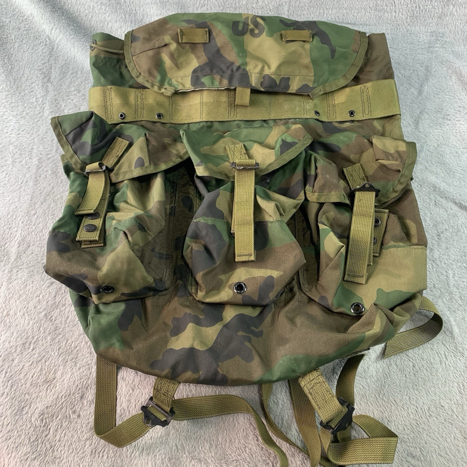U.S. Army Military Combat Field Pack Woodland Camouflage Nylon LC1 Medium DLA100