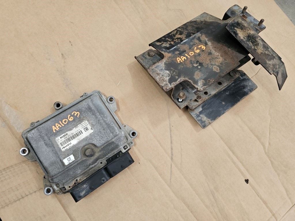 USED 2015 Isuzu NPR FUEL INJECTION CONTROL MODULE 898260 8280 Ship 5.2 Outrite