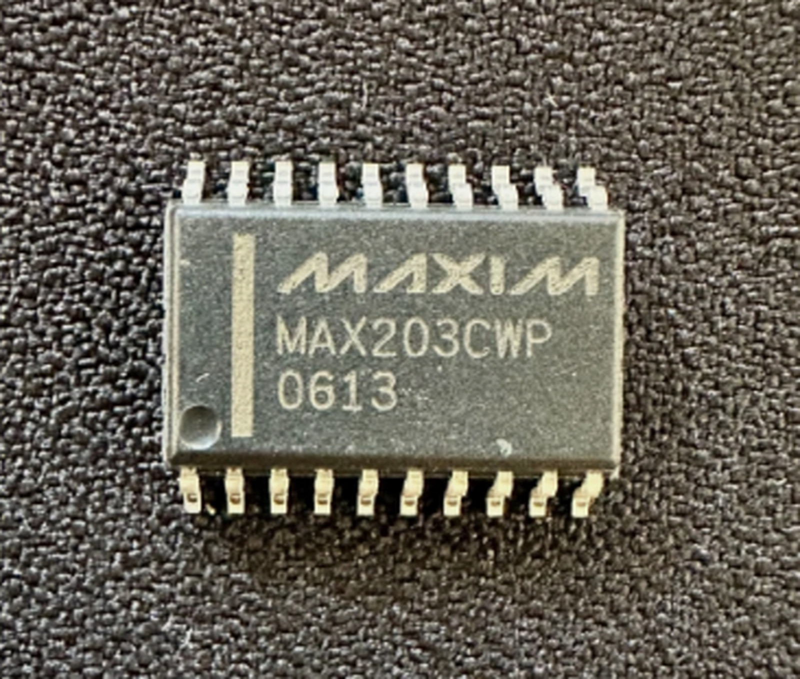 1pc Maxim MAX203CWP RS-232 Interface IC TRANSCEIVER FULL 2/2 16-SOIC ~NEW~