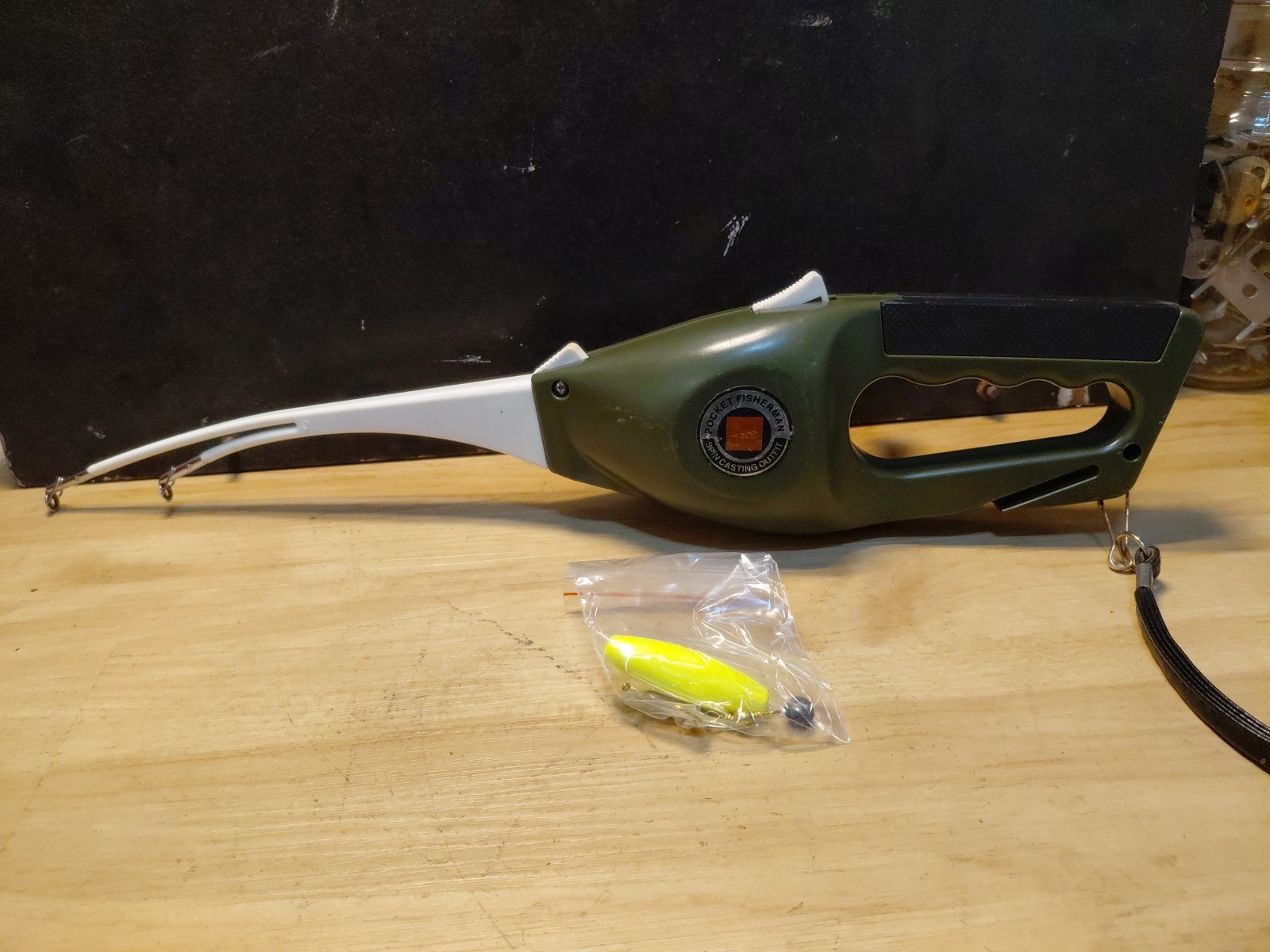 Ronco Green Pocket Fisherman Vintage Fishing Reel Green &Lure