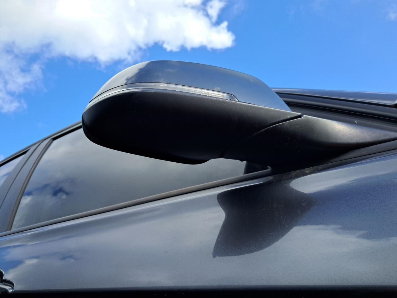 320I 2014 Glove Box 4816732