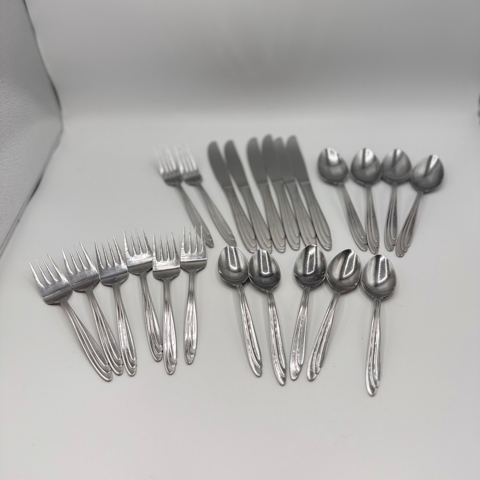 Reed & Barton 18/10 Stainless Flatware ELISE 23 Forks Knives Spoons Swoop