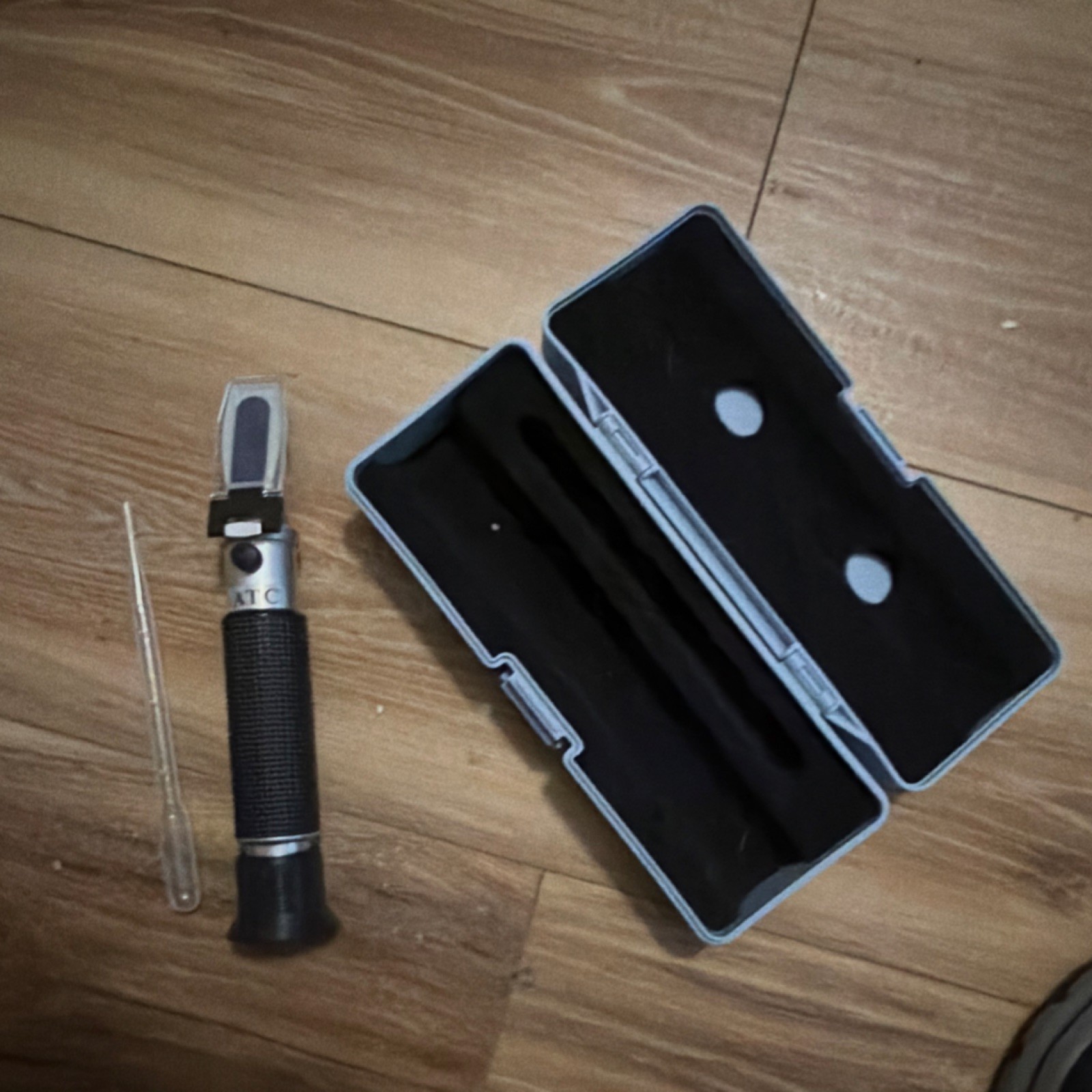 ATC Handheld Refractometer Biological Laboratory with Case and Pipette