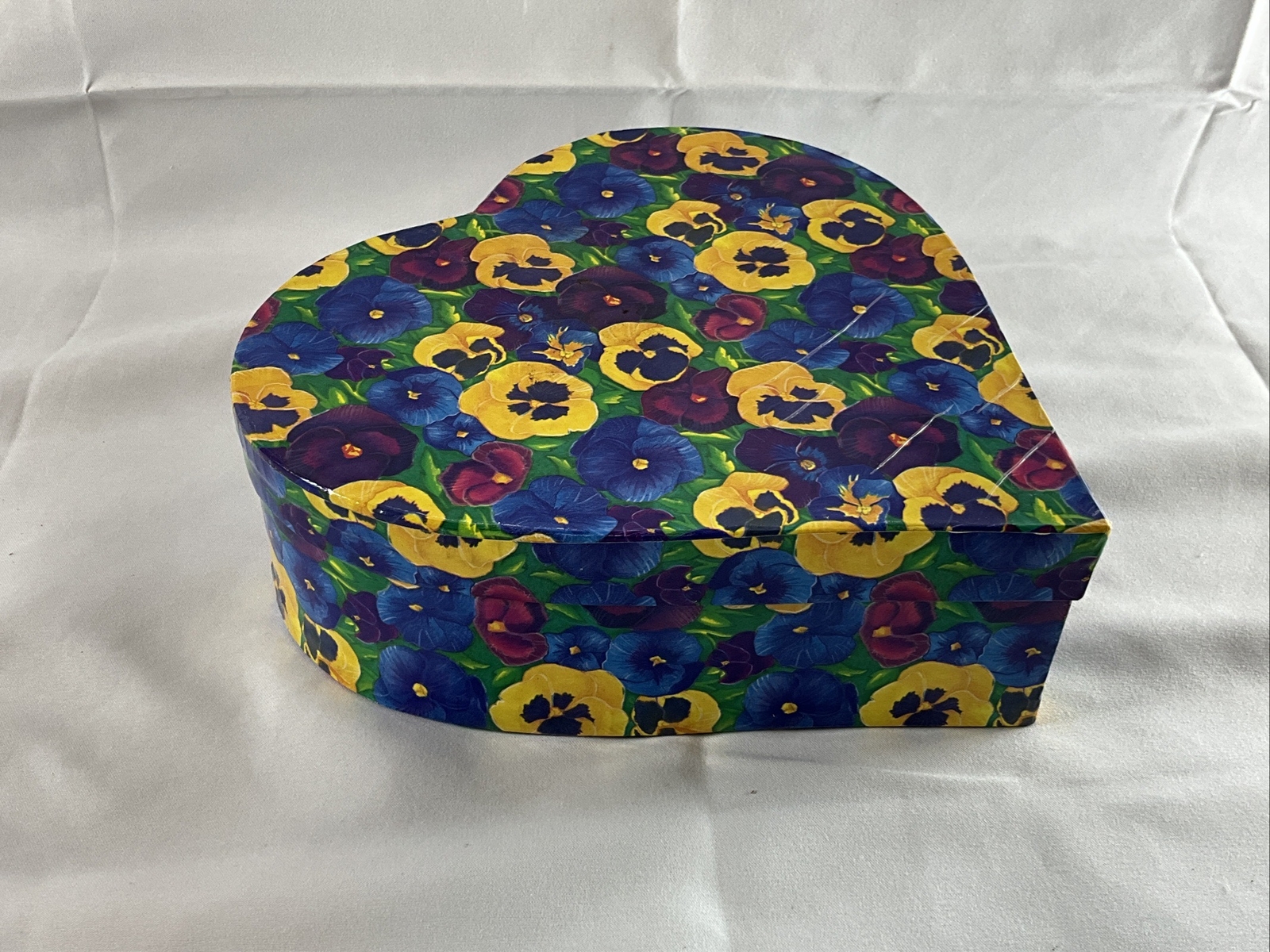 Heart Shaped Pansy Design Gift Box Keepsake’s