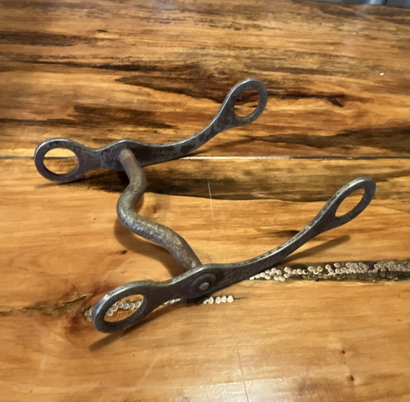 Western Metal Snaffle Horse Bit Hinged Cheeks S-Curved Mouthpiece