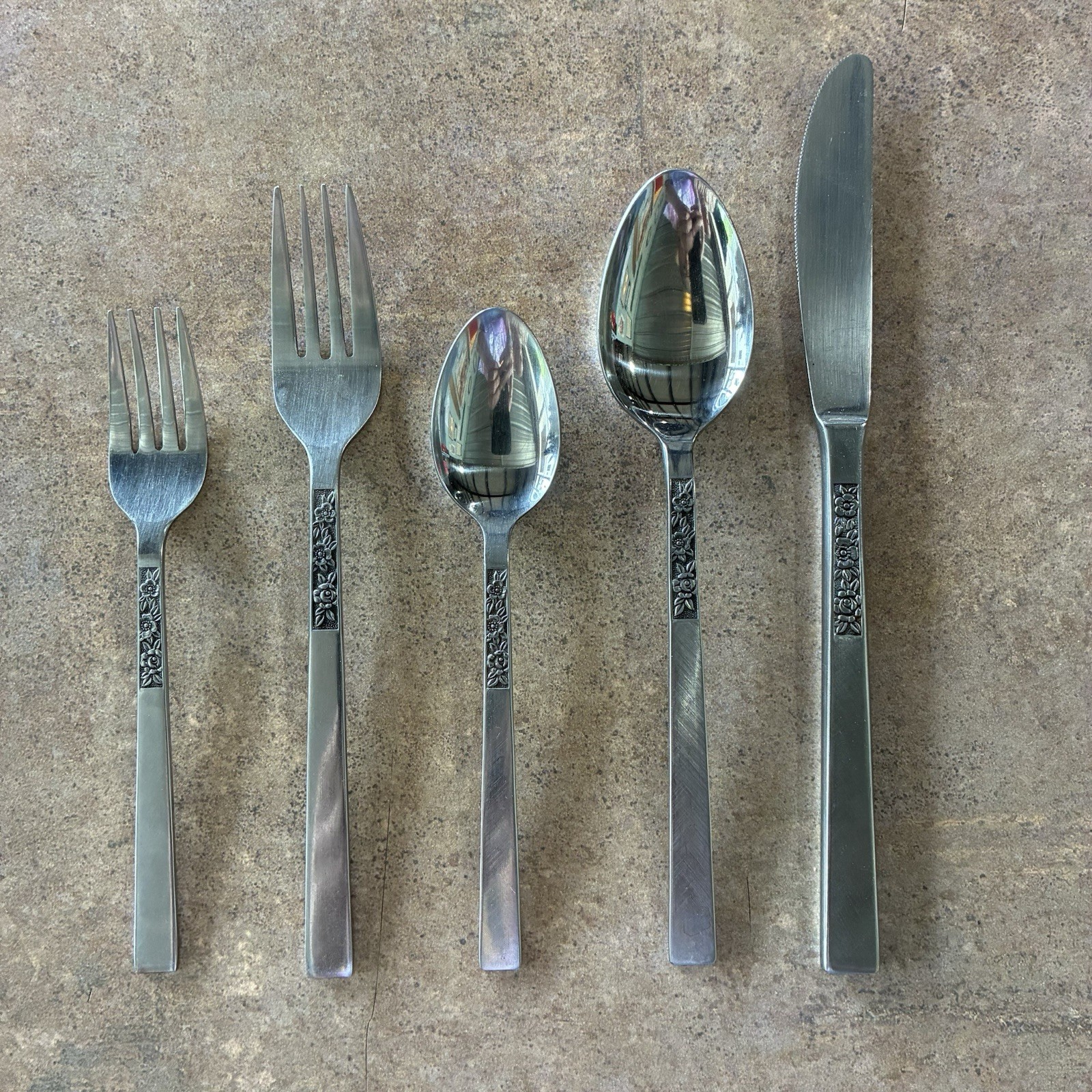 Vtg.  Stanley Roberts Stainless Japan Dorrette Pattern Flatware 40Pc & 2 Serving