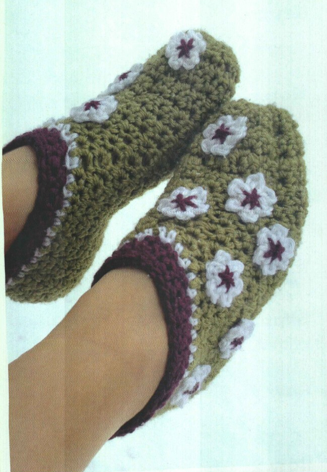 FROLICK IN THE FLOWERS SLIPPERS 4 SIZES WOMEN'S CROCHET PATTERN INSTRUCTIONS