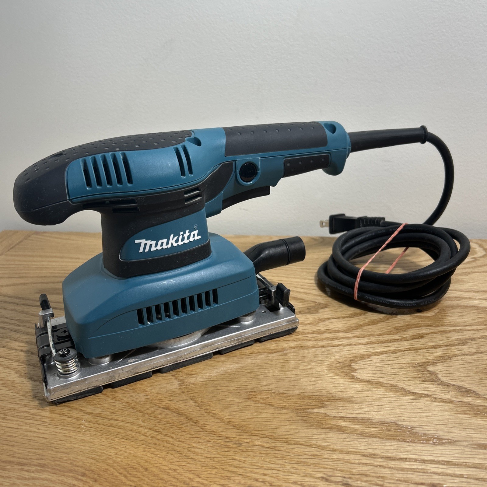 Makita BO3710 1/3 Sheet Finishing Sander