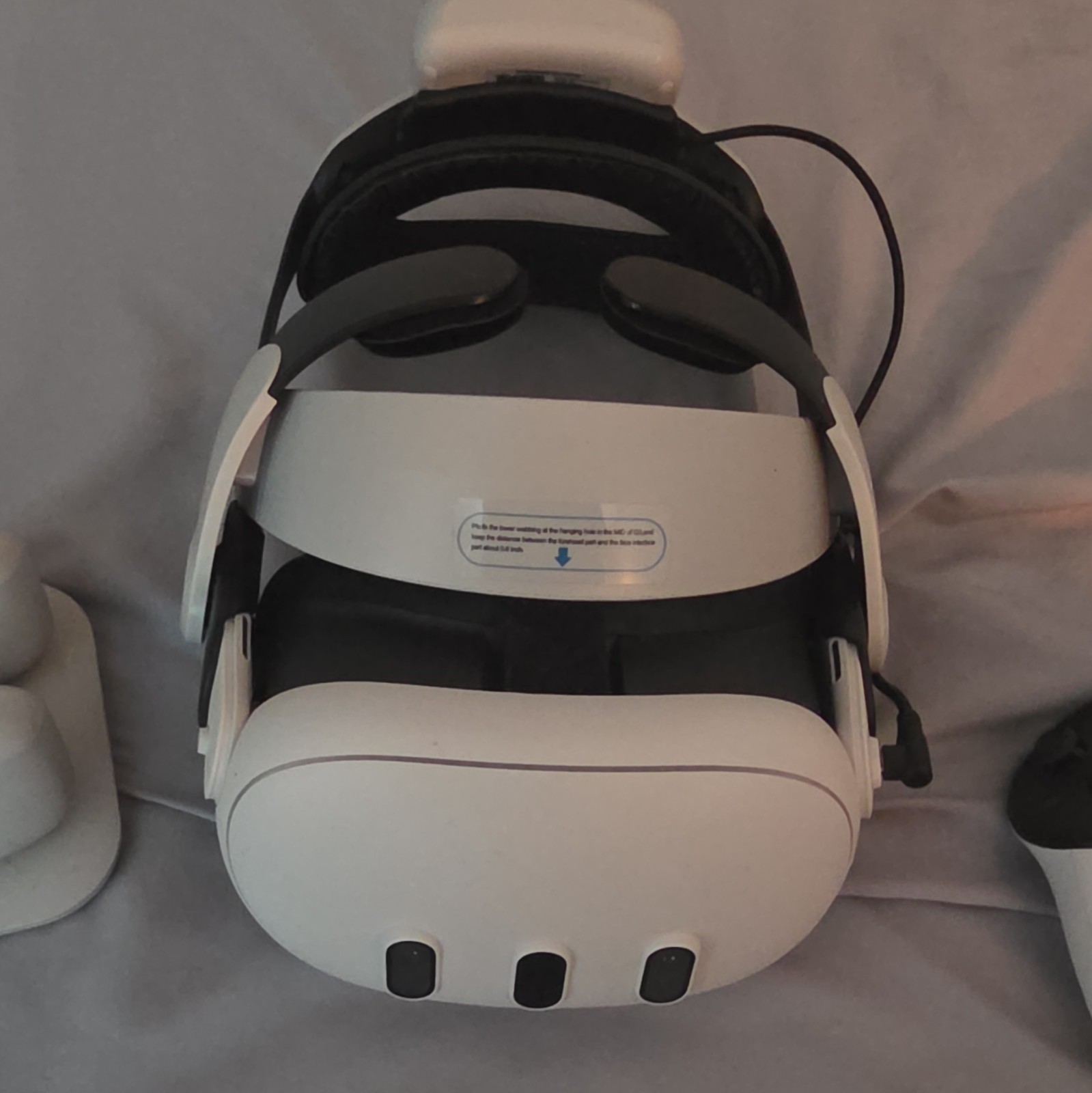 Meta Quest 3 512gb with BOBO VR s2 and 3 batteries and dock