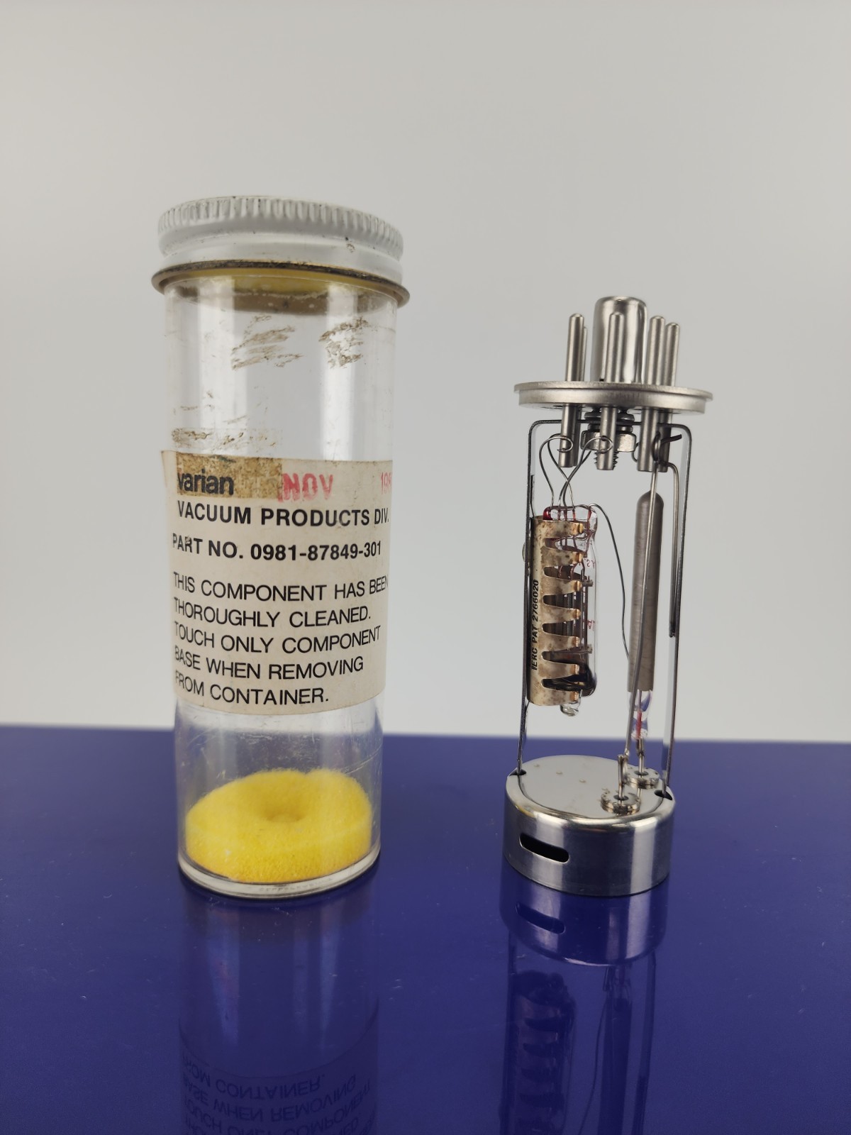 Vintage Varian Eimac 0981-87849-301 Radiation Detector 5886 Tube Octal