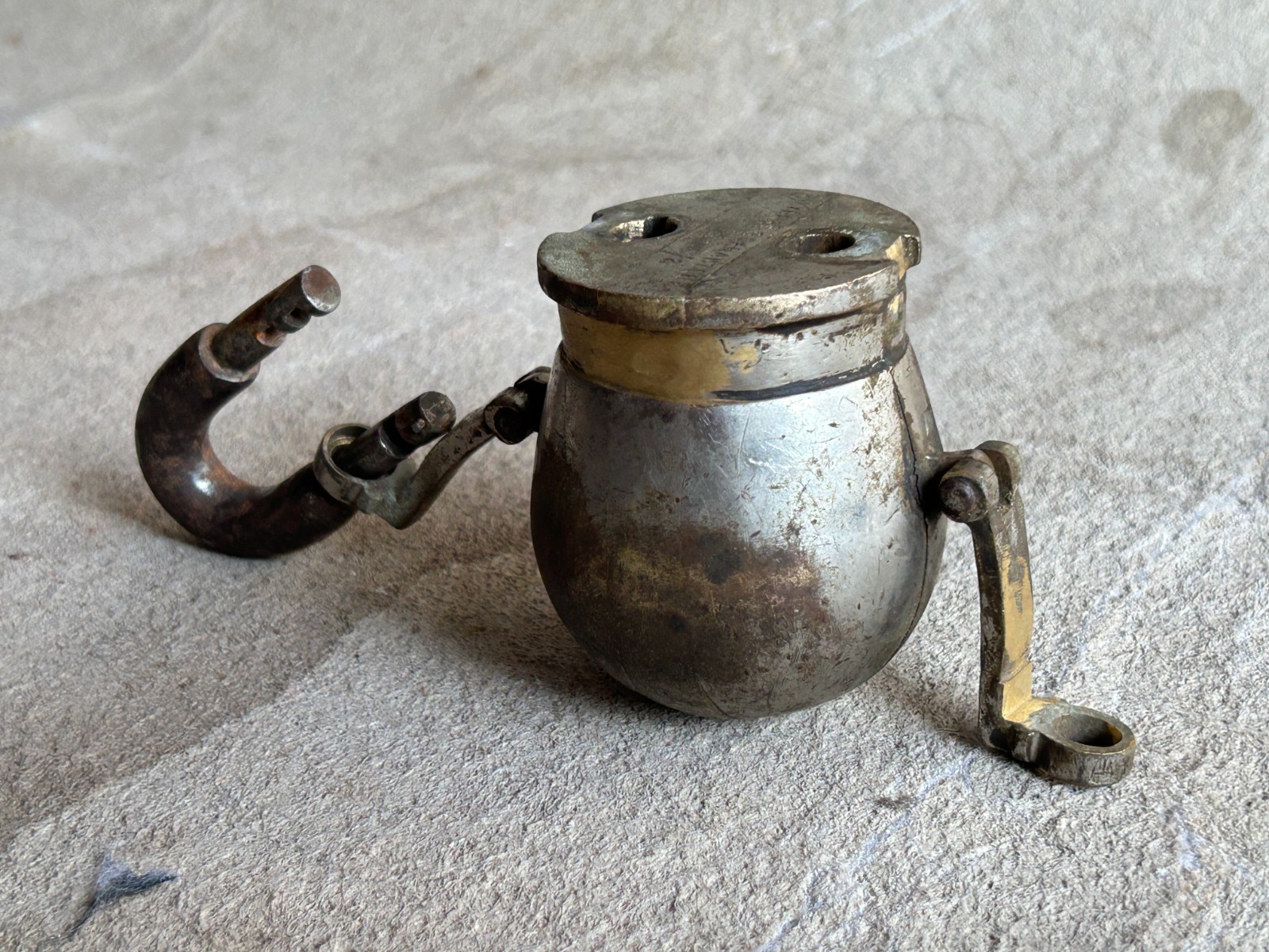 RARE OLD VINTAGE SOLID BRASS UNIQUE SHAPE PADLOCK NO HAVE KEY