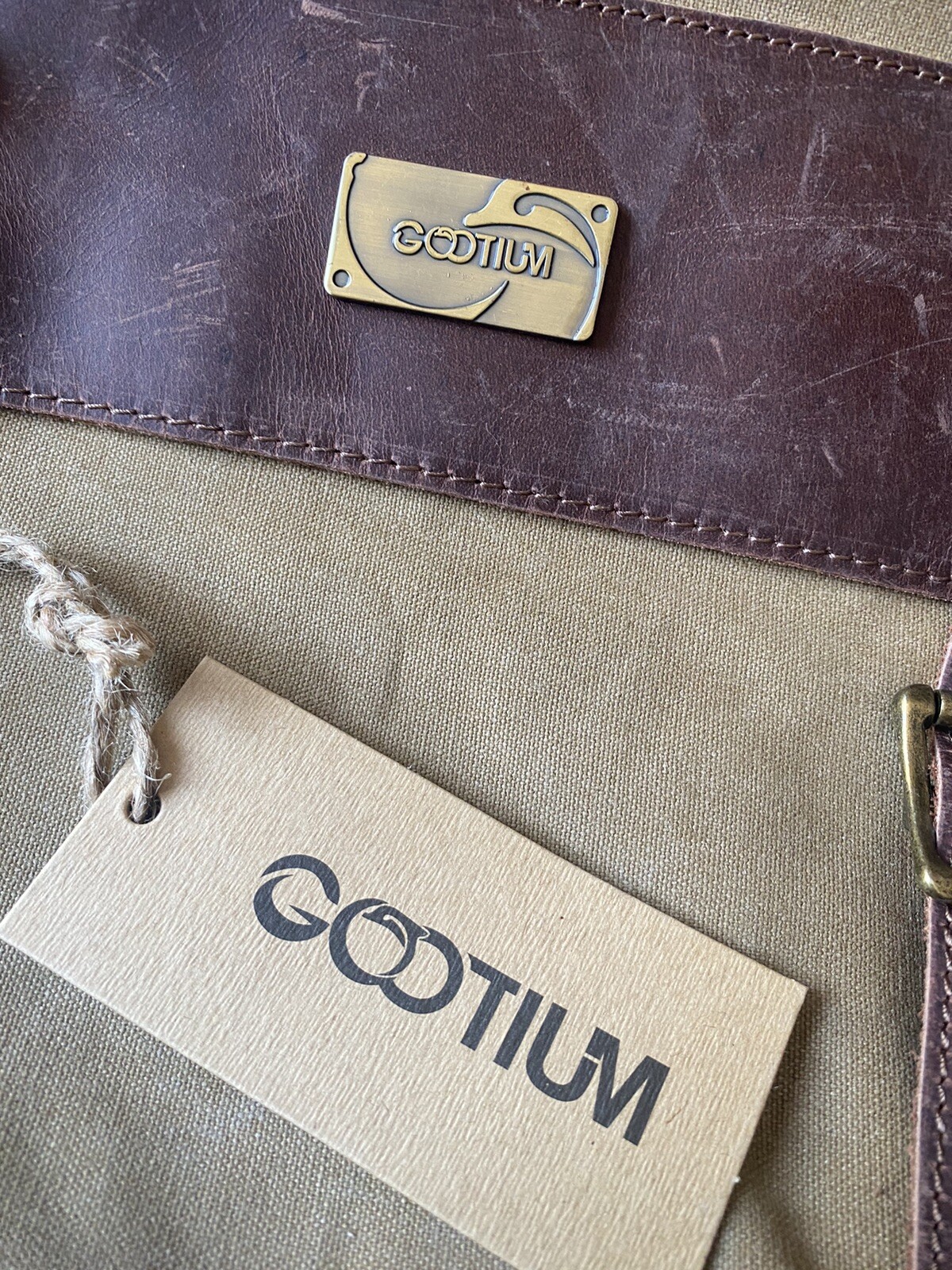 NWT..GOOTIUM…Canvas Leather Messenger Laptop Bag