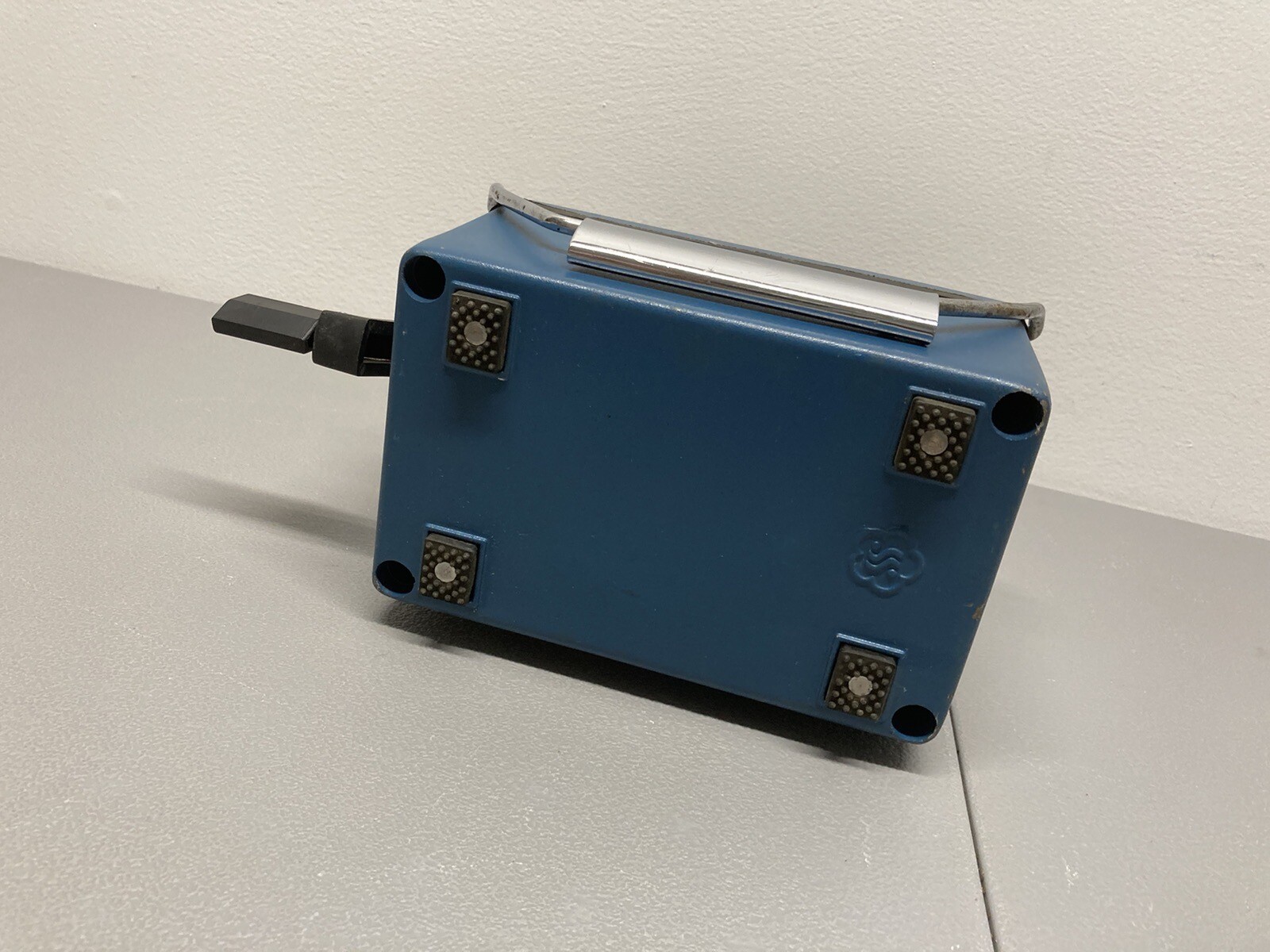UEI Test Instruments IRT20 Insulation Resistance Tester