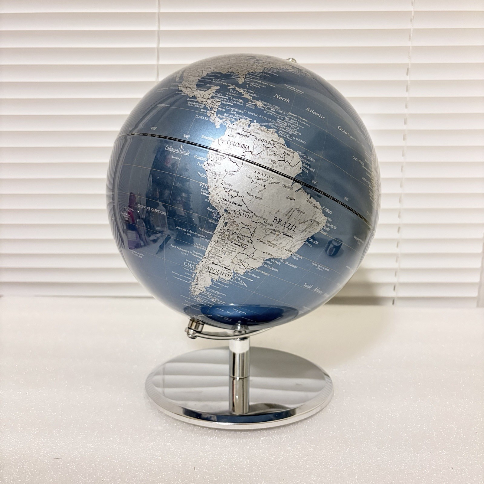 Unique Gorgeous Vicksburg world Rotating globe with Chrome Stand 12” Tall