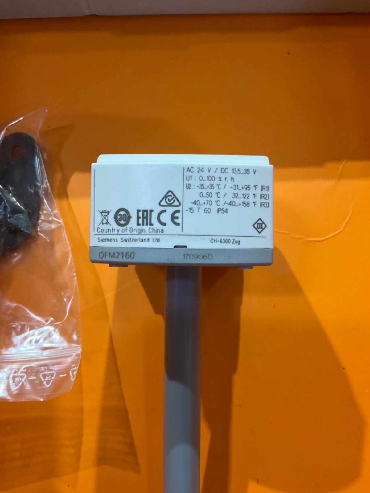 SIEMENS QFM2160 DUCT HUMIDITY TEMPERATURE SENSOR