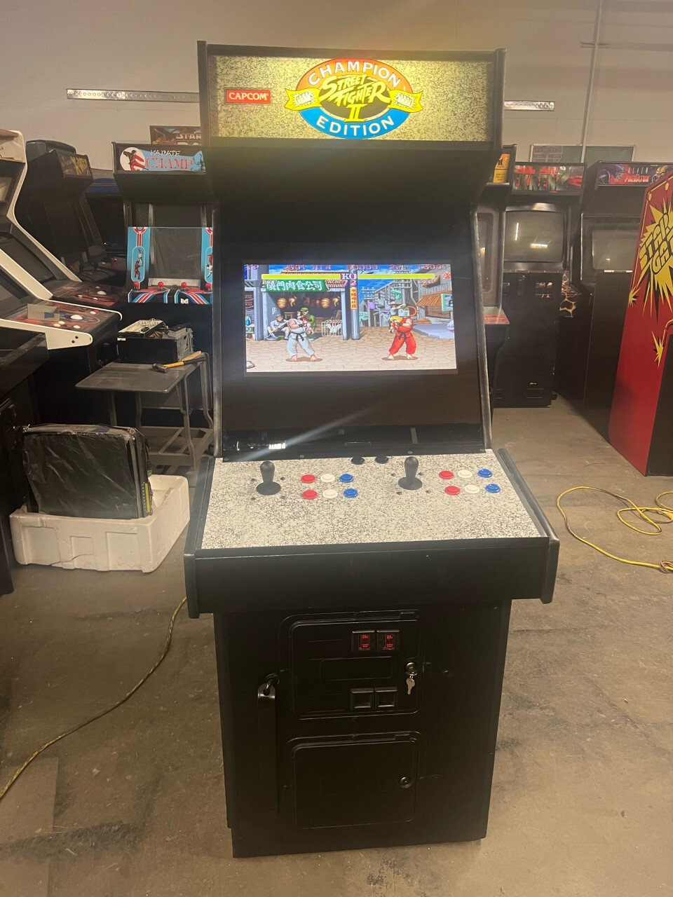 STREET FIGHTER II ARCADE MACHINE by CAPCOM (Excellent Condition)